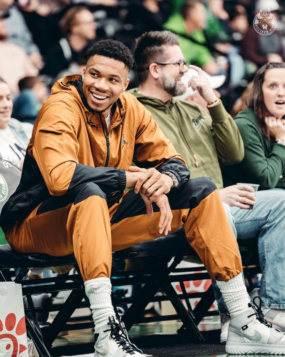 WisconsinHerd's tweet photo. Thank you for always supporting the Herd @Giannis_An34 💚
@Bucks x #HerdUp 🦌 https://t.co/nNeuZMpClo