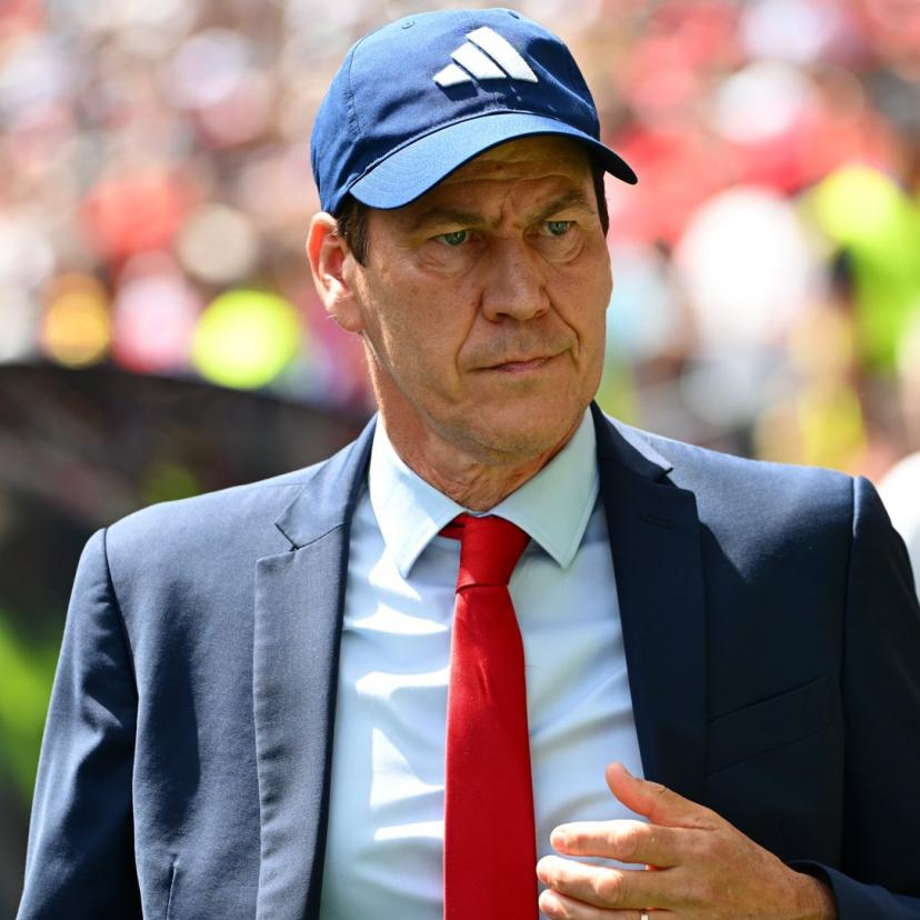 FFLose's tweet photo. Cher Rudi Garcia,
Coach de Dijon, du Mans, du LOSC, de Lyon, de Marseille et maintenant de la Belgique,

La FFL t'a beaucoup vanné. Oui, on a fait beaucoup de likes grâces aux défaites de tes clubs. Faut dire que tu as été une grande inspiration pour nous. 

Mais aujourd'hui, pour une fois, la FFL t'implore de gagner. Enfin non, pas simplement de gagner : d'Écraser les Amerloques.

Ce soir avec l'équipe de Belgique, Rudi aura l'occasion d'être le Français qui dit "Bonsoir non" au monsieur orange et à sa boule de cristal de compagnie.
Fais le Rudi, pour le Football.

Promis, on ne te vannera plus après (on verra).