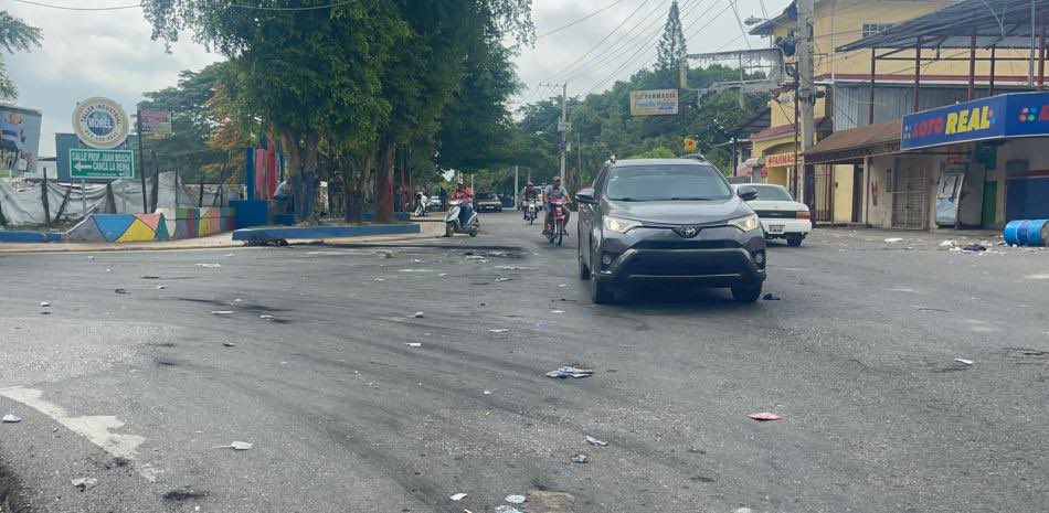REDSOCIALCODI's tweet photo. Alrededor del 80 % de los comercios y establecimientos comerciales permanecieron cerrados este lunes en el municipio de Licey al Medio, provincia Santiago, como consecuencia del paro de labores convocado por 48 horas.

La protesta realizada por organizaciones populares que demandan la terminación de varias obras de infraestructura se realizará lunes y martes.

https://t.co/WIQQr6G5Ml