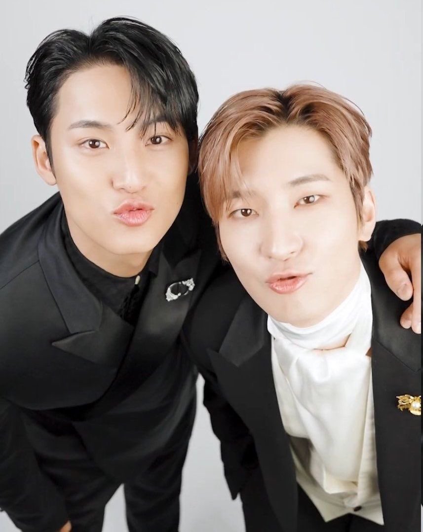 zeemeaniest's tweet photo. semenjak muncul foto ini cita cita gue gapernah berubah alias gue tabungin dah lu berdua nikah di amanjiwo gaperlu risau aman aja tapi nikah di amanjiwo ya? pokoknya nikah ya? iya kan? iya dong masa engga😁 https://t.co/DQEeSCEKwK