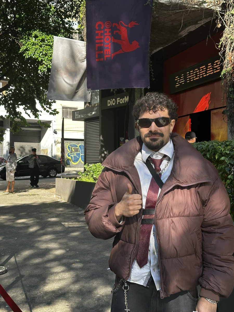 IgorAfirma's tweet photo. Perai pai preciso cortar antes https://t.co/EdNaJOBBi6