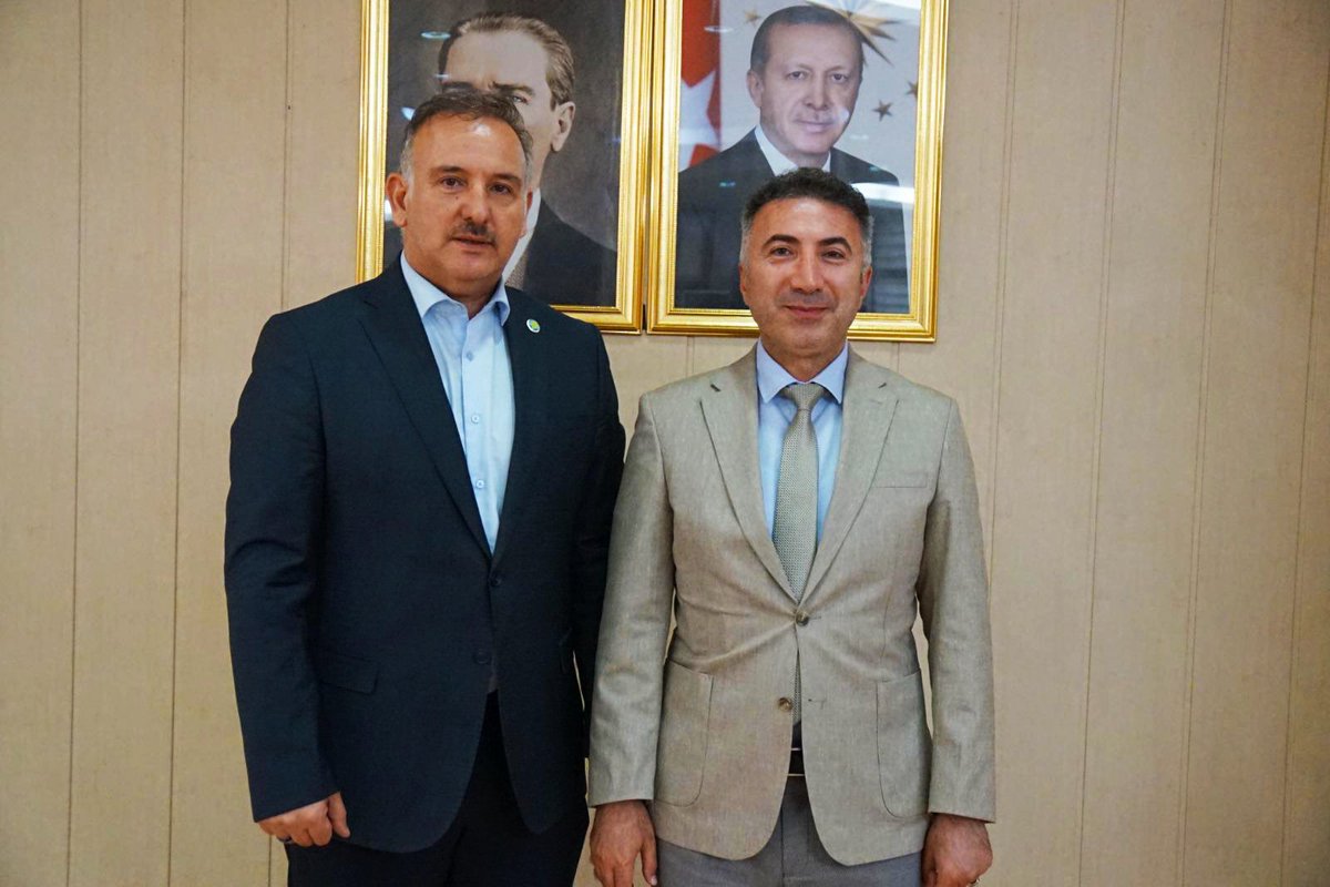 hrumedya's tweet photo. Rektörümüz Prof. Dr. Mehmet Tahir Güllüoğlu, Batman Üniversitesi Rektörü İdris Demir’i ziyaret etti.

Gerçekleştirilen ziyarette, iki üniversite arasında akademik ve kurumsal iş birliğinin güçlendirilmesine yönelik değerlendirmelerde bulunuldu. Özellikle yazılım, donanım ve dijital dönüşüm alanlarında ortak çalışma imkânları ile eğitim, araştırma ve teknoloji odaklı iş birlikleri üzerine görüş alışverişi gerçekleştirildi.

Üniversitemiz, yükseköğretimde bilgi ve deneyim paylaşımını esas alan iş birliklerini geliştirerek bilimsel üretime ve bölgesel kalkınmaya katkı sunmaya devam etmektedir.