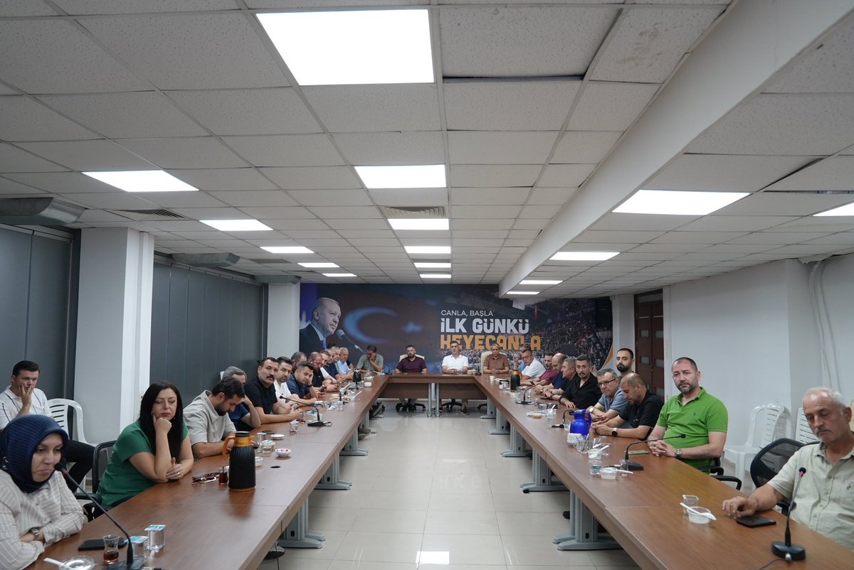 suleymantrgt45's tweet photo. AK Parti Manisa İl Başkanlığımızda haftalık olağan Yönetim Kurulu Toplantımızı gerçekleştirdik. https://t.co/4n0RbDku2D