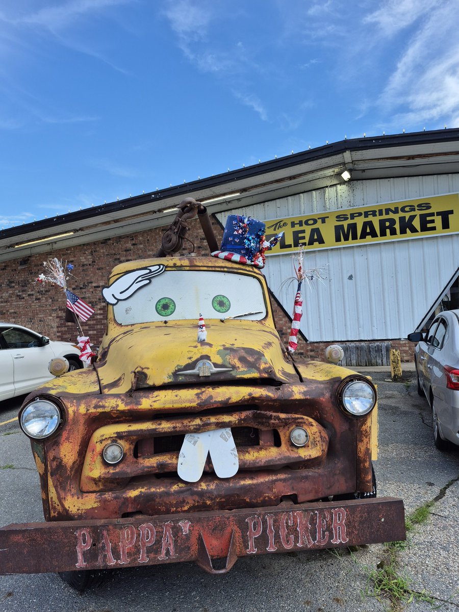 the22man's tweet photo. The Hot Springs Flea Market was a fun visit for #IndependenceGnome https://t.co/fDd5I2gRdP