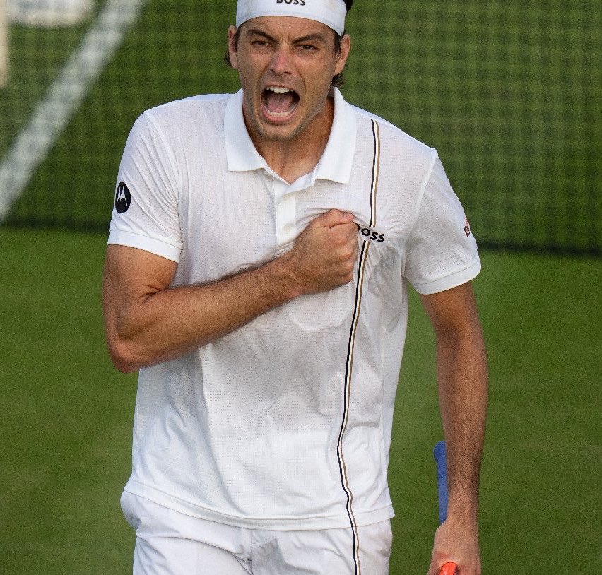 josemorgado's tweet photo. Taylor Fritz easily beats Alexander Bublik 7-6(1), 6-4, 6-4 to reach the #Wimbledon QFs for the 4th time in the last five years. 

Served and played incredibly well. 

8th career Grand Slam QF. https://t.co/dz5x1PFumG