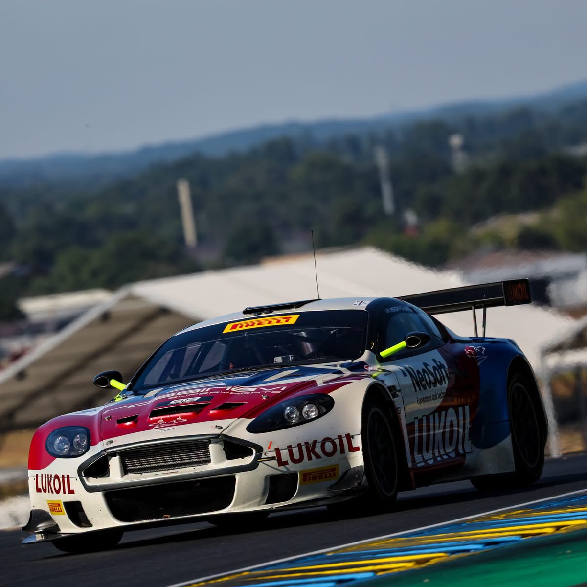 The__Advantage's tweet photo. Not letting the @AMR_Official powered youngsters have it all their own way at the weekend as the V12 Vantage still earned this crust at the @lemansclassic and the GT3 Revival
https://t.co/dssKMC1JE0 https://t.co/g4Apkco8zL