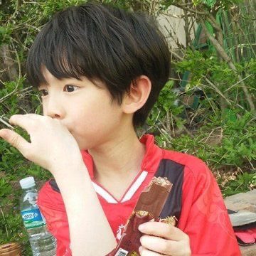 jun85C's tweet photo. 어렸을 때부터 레드가 퍼컬이셨던 것 같네요. https://t.co/j502R3d5JE