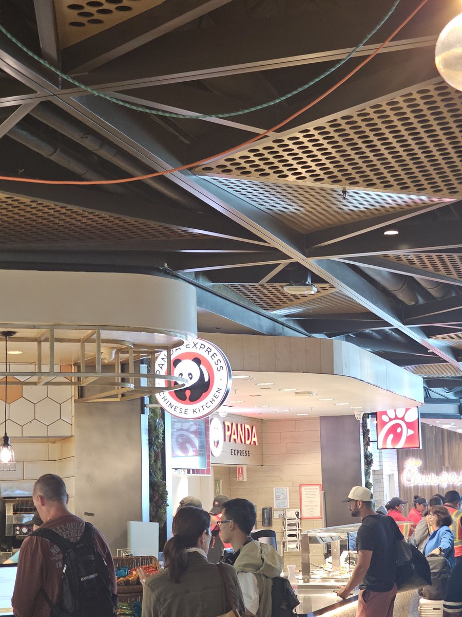 HEFSdiscord's tweet photo. So, Gigi said CC would be at the LAX Panda Express but I don't see any automatons... Strange https://t.co/vJe2EEQUGq