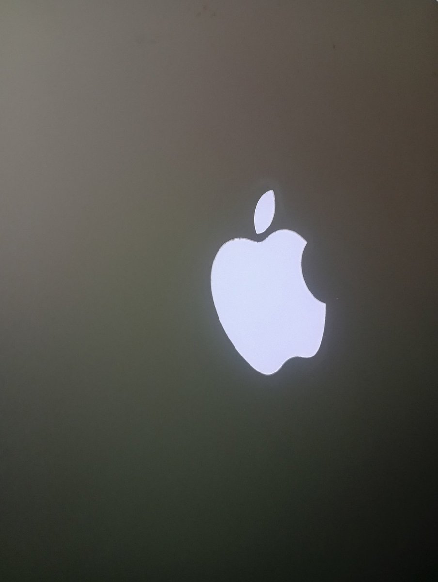 DEdalere's tweet photo. @Apple how many likes for you to surprise me 🙏🏿😊 https://t.co/Wpz0HXIOrO