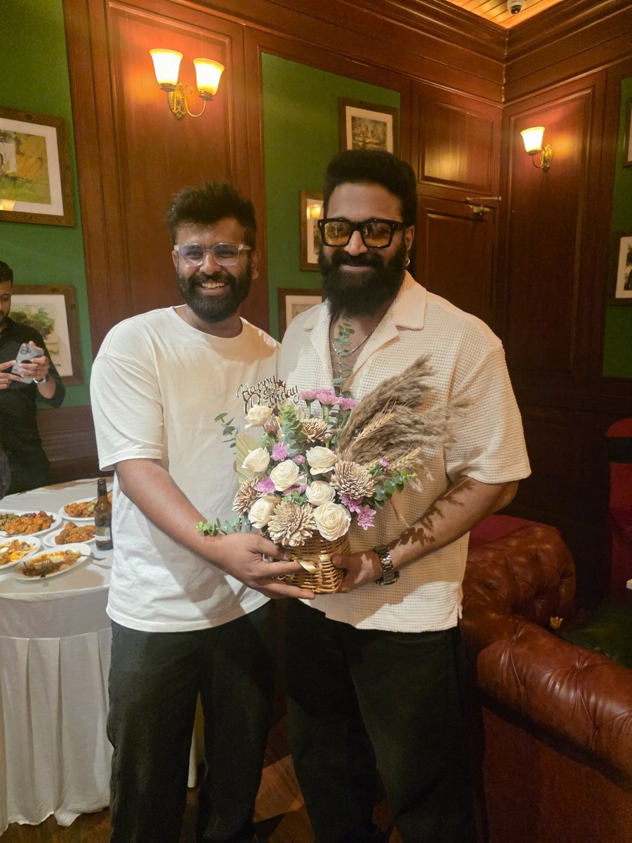 PROHarisarasu's tweet photo. Happy Birthday  @shetty_rishab sir ❤️ 

#RishabShetty #HappyBirthday https://t.co/dYaOOtbZ6M
