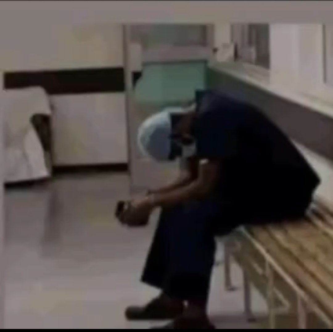 Yussih_'s tweet photo. Leo night shift labour ward😫😫, https://t.co/w2IACxaORK
