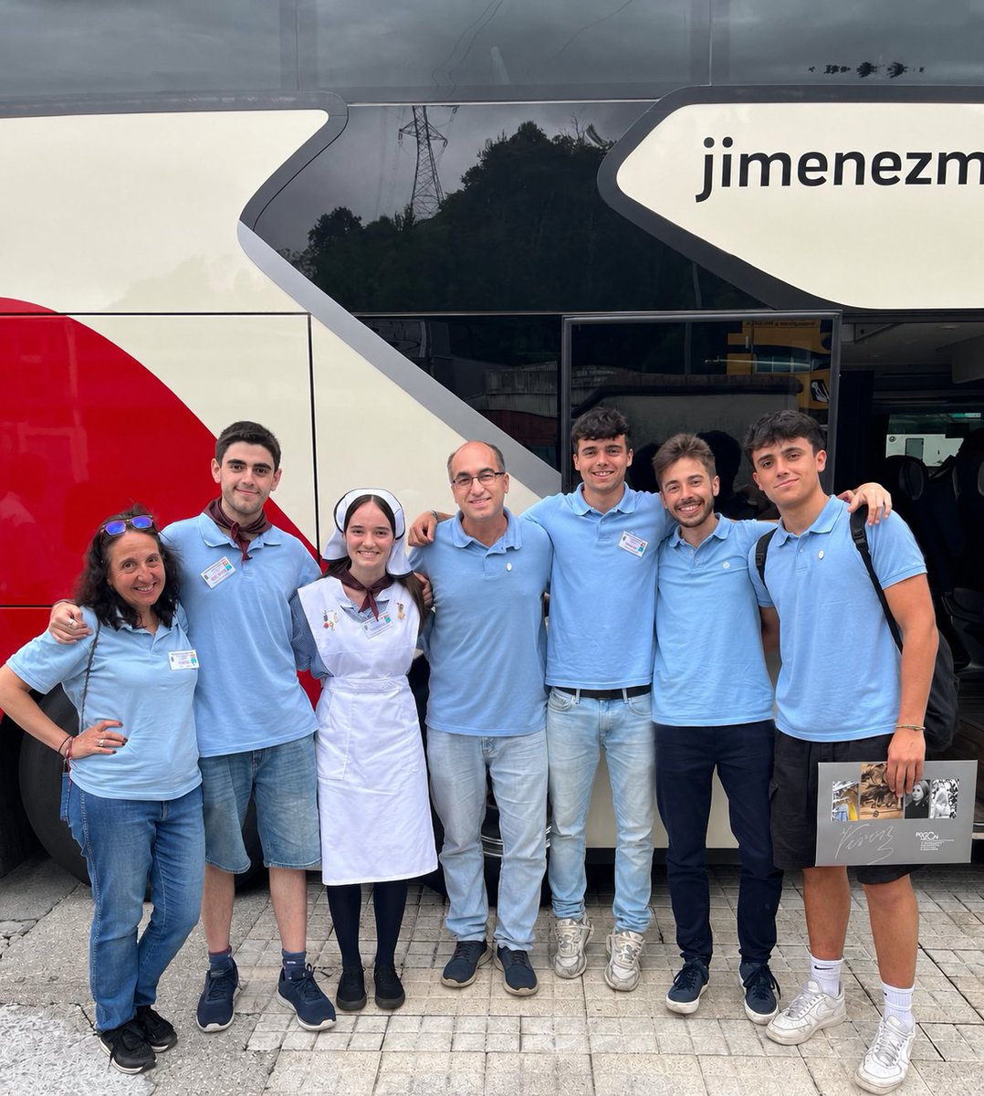 bachsantamaria's tweet photo. 25-28 junio Voluntariado #Hospitalidad de #Lourdes de #LaRioja. 
Un año más varios jóvenes del bachillerato Santa María han viajado a Lourdes(#Francia) para poner sus talentos, que son muchos, al servicio de los demás, en este caso los más vulnerables, ancianos y enfermos. https://t.co/lPVMMPlQXQ