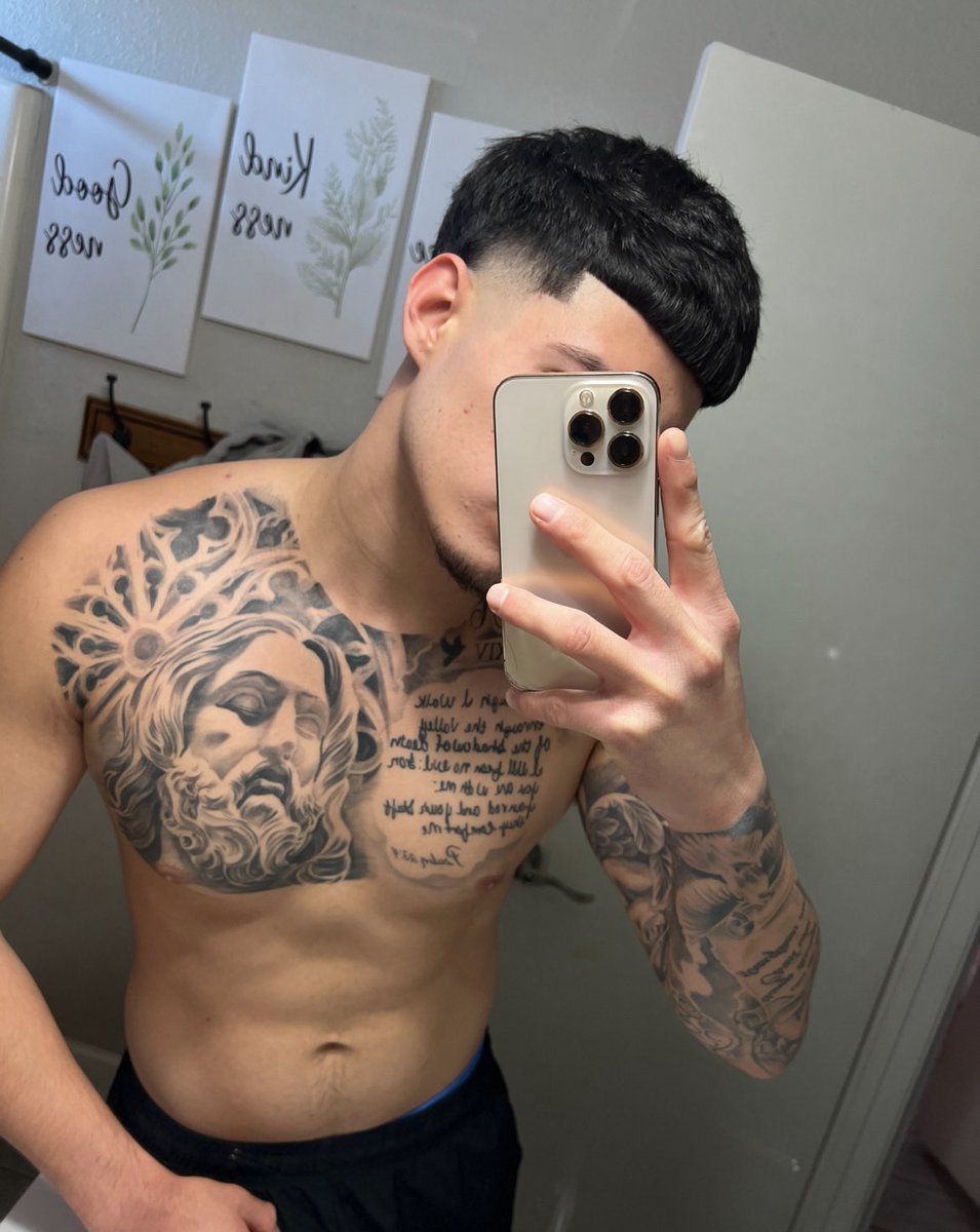 Israelphxx's tweet photo. who’s into Latinos 👀? https://t.co/1ueQvv7Trn