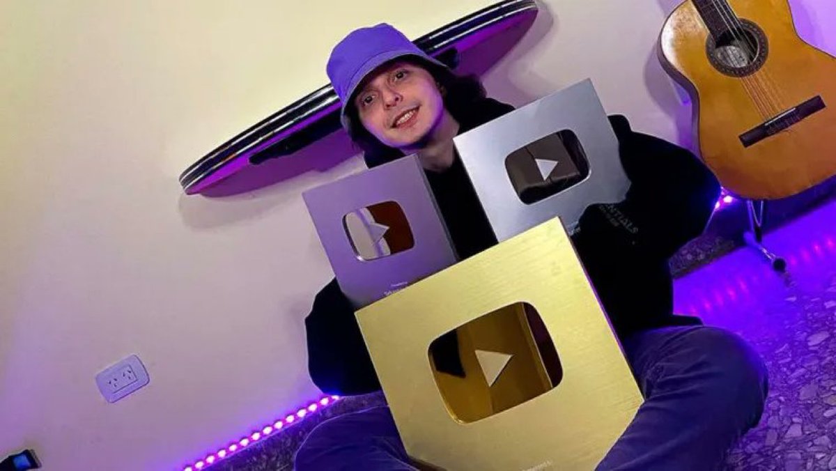 EsTendenciaEnX's tweet photo. “Chatterbox”:
Porque murió el YouTuber argentino en la ruta nacional 5 tras chocar con su auto, también murió su papá https://t.co/Z9T8kivTdj