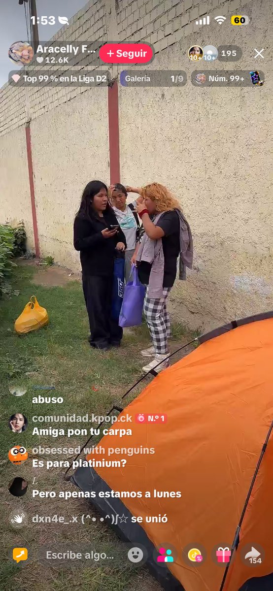 jiislvrsyu's tweet photo. No puede ser que recién estamos lunes y ya hay personas acampando afuera del estadio, ENCIMA VENDEDORES DE COLA VENDIENDO A 200 SOLES, no se pasen pues https://t.co/0aLHW6NpnH