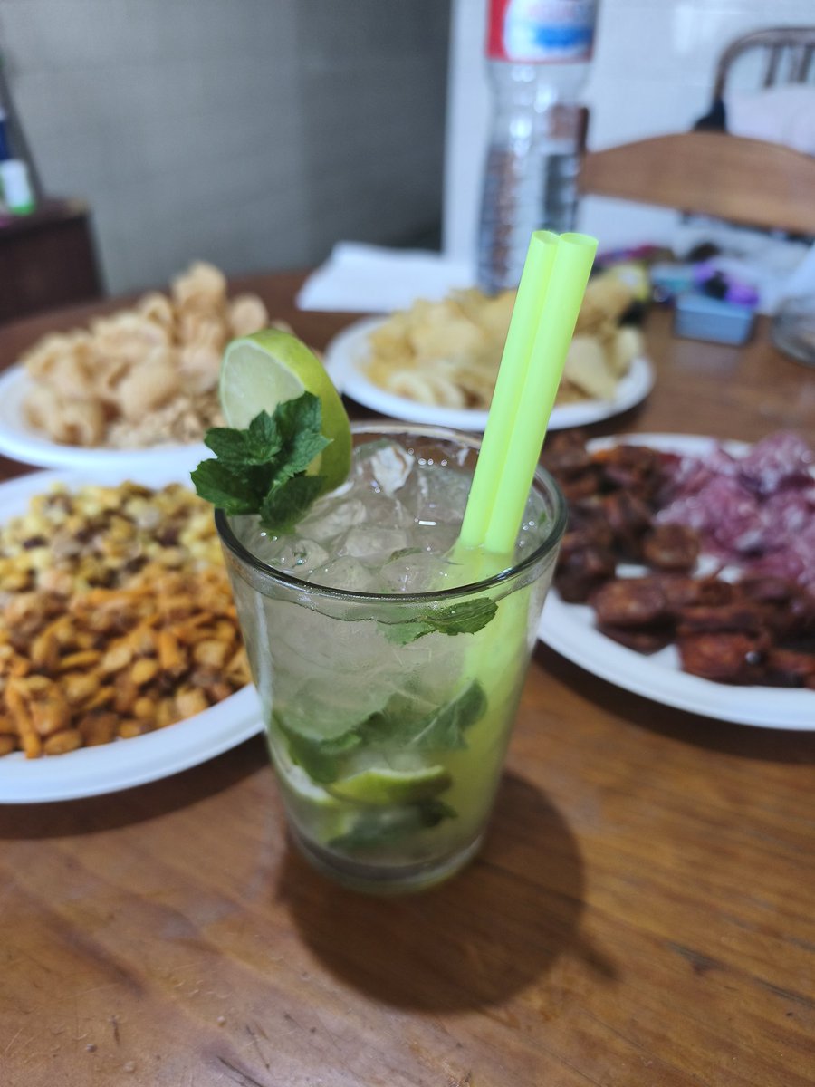 prax_gil's tweet photo. El partido de hoy no me pide cerveza, se me antojó mojito🙄 https://t.co/E8ZVTZEoVk