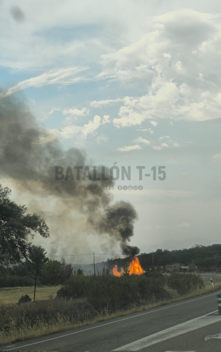 Batallont15's tweet photo. #Cáceres | Declarado un incendio forestal en Palomero; #IFPalomero.
Movilizados #BomberosForestales del #PlanINFOEX. https://t.co/7AbOQ6elE7