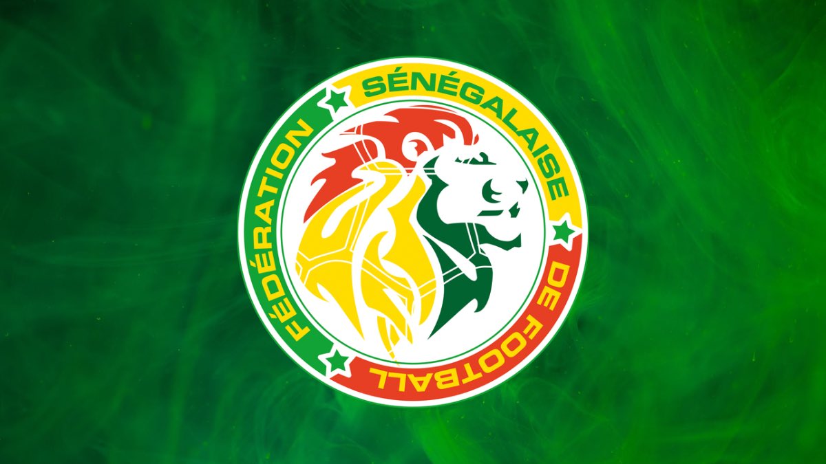 Jafkech's tweet photo. 🇸🇳 Le Senegal cette Coupe du Monde c'est:

🔻3 defaites en 4 matchs

🔻9 buts encaissés

🔻Une selection qui n'a pas pu s'entrainer à Dakar avant la competition car la fede est endettée et n'est pas foutue de payer ses prestataires.

🔻 Des cadres qui choisissent eux meme des joueurs.

🔻Un entraineur sans contrat au debut de la competition

🔻 Un entraineur qui avait une grosse gueule au Maroc mais qui refuse de blamer l'organisation des US, ou l'arbitrage en leur defaveur.

🔻6 mois de salaires impayés

🔻Une federation qui n'arrive meme pas à organiser un simple vol retour pour leur joueurs, meme plusieurs jours après l'élimination

🔻Une federation dont les dirigeants ont passé leur temps aux US à faire la fete et s'exploser la gueule.

🔻Un cuisinier qui a harcelé sexuellement une employée americaine et a dû quitter les US dans la nuit...

------------------------

Mais le thé au Maroc 🇲🇦 avait un gout bizzare 🤪...

🇸🇳🇲🇦 Les senegalais ont passé 5 mois à insulter Lakjaa, le Roi et les marocains qui les ont acceuilli comme des Rois et de vrais freres...

Alors qu'au final, leur vrai ennemi c'etait leur federation de corrompu et d'incapable.