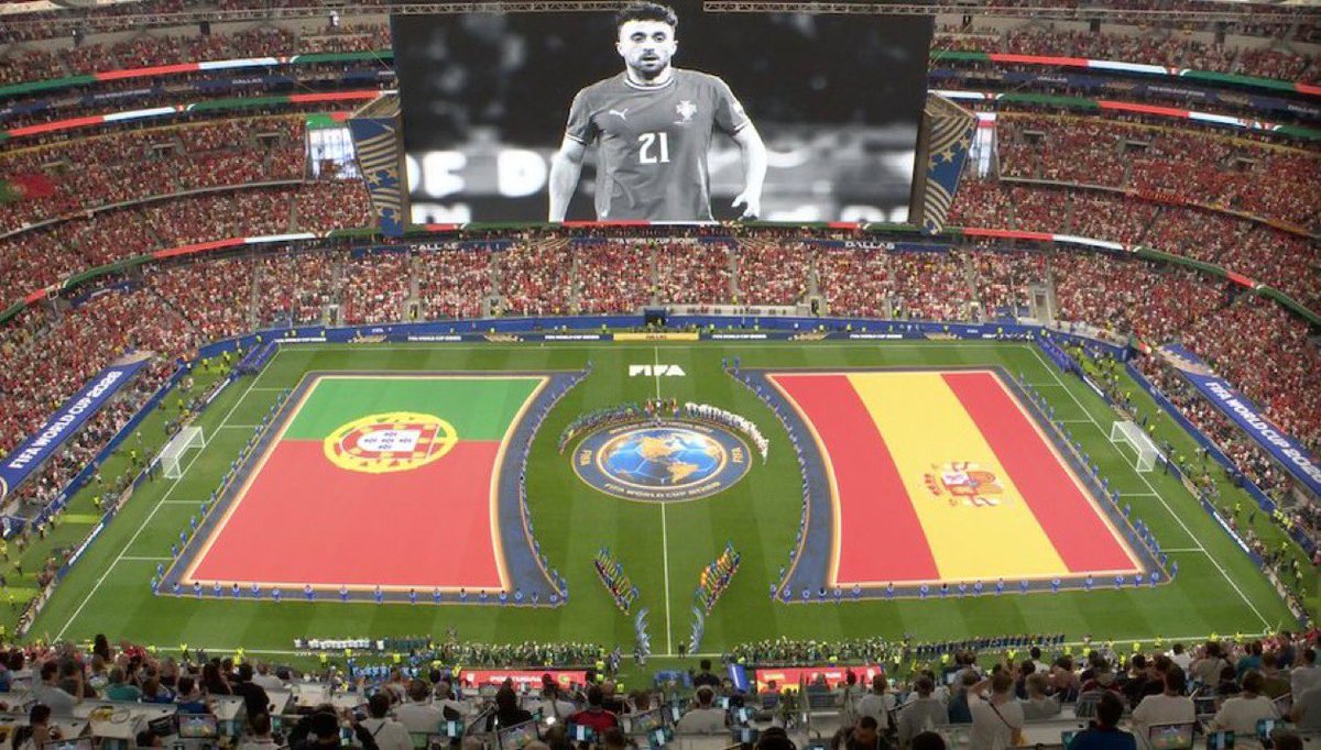 TheKopoholic's tweet photo. Diogo Jota is shown on the big screen. ❤️

This has been the case since the very first group stage game. A classy touch 🫶 https://t.co/ErL1wjXQAN
