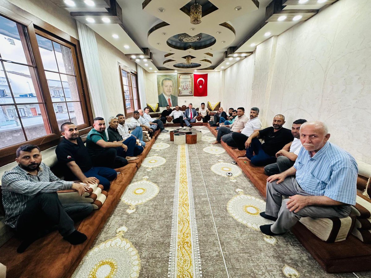KRCalparslan's tweet photo. 📍 Korkut Ata Mahalle Toplantısı

Genel Başkanımız ve Cumhurbaşkanımız Sayın Recep Tayyip Erdoğan’ın selamlarını ileterek başladığımız toplantımızda, Mahalle Başkanımız Sn. İsa Seven kardeşimiz ve kıymetli teşkilat mensuplarımızla bir araya geldik.

Mahalle teşkilatımızın çalışmalarını, önümüzdeki döneme ilişkin hedeflerimizi ve sahadaki faaliyetlerimizi istişare kültürü içerisinde değerlendirdik.

Birlikten aldığımız güç ve ortak hedeflerimize olan inancımızla, milletimize hizmet yolunda aynı azim ve kararlılıkla çalışmalarımızı sürdürüyoruz.

@RTErdogan 
@Akparti