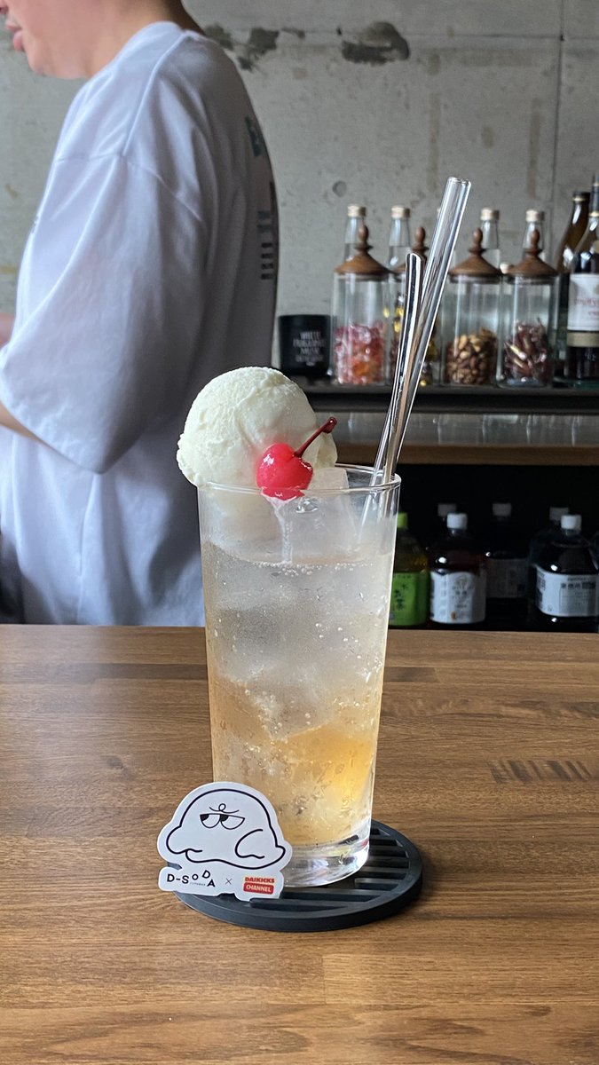 shinjuku_nigo's tweet photo. 今回旅行の1番のメイン
#おかどう のダイキくんのノンアルバー
D-SODAさんにお忍びで行ってきました！

オススメのメロンソーダをいただきました😋 https://t.co/ndGiSDiFDQ