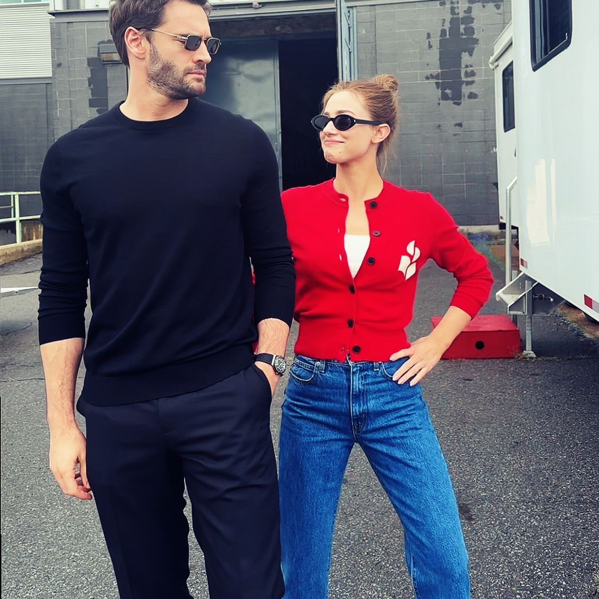 thearcherr22's tweet photo. i need this scene to be in the movie so bad goddamn i need every adamolive scene to be in the movie actually😭 peak sunshine x sunshine protector energy and they weren’t even dating fr yet☀️♥️ #thelovehypothesis https://t.co/p3OF2qu9g8