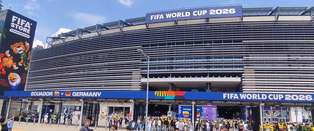 ronagonzal's tweet photo. Ecuador vs Alemania!
#FIFAWorldCup https://t.co/UHWBsDaf1A
