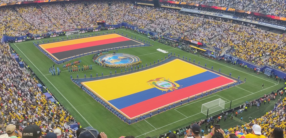 ronagonzal's tweet photo. Ecuador vs Alemania!
#FIFAWorldCup https://t.co/UHWBsDaf1A