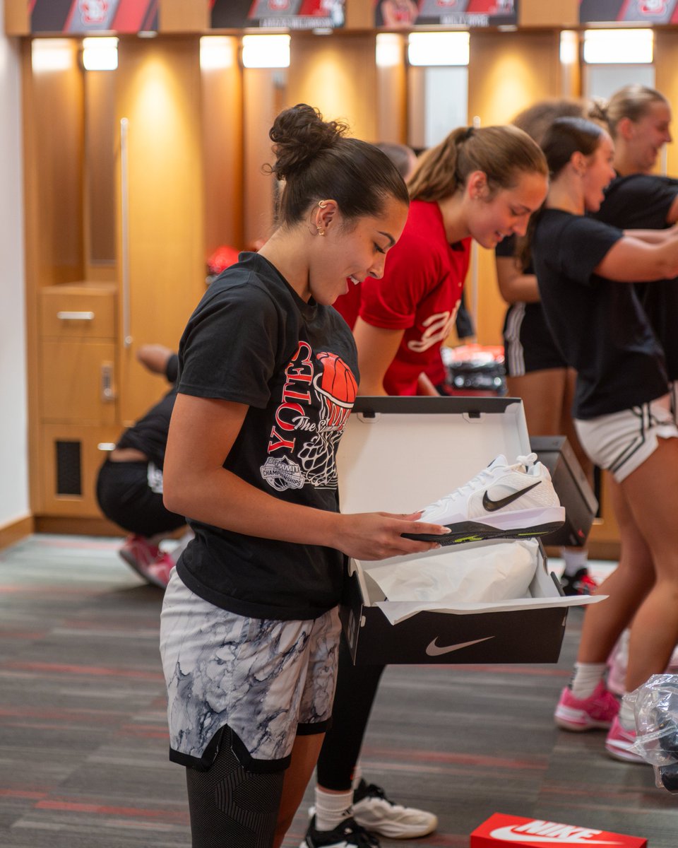 SDCoyotesWBB's tweet photo. 😁 https://t.co/5rZOmj6kHW