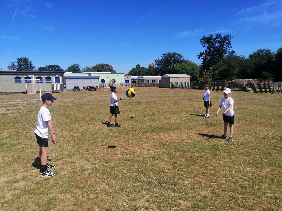 SpringfieldPri2's tweet photo. Key Stage 2 enjoyed a volleyball masterclass from Mr Lewis @BoswellsSchool today. Fantastic day and our children performed with enthusiasm and enjoyment... #dynamicdiggers #springfieldsmiles https://t.co/Z7rYVawydc