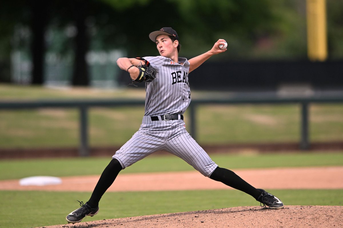 BaseballAmerica's tweet photo. BA's top California high school players:

1 - Jared Grindlinger, LHP/OF
2 - Logan Schmidt, LHP
3 - Tyler Spangler, SS
4 - Jensen Hirschkorn, RHP
5 - Archer Horn, SS/RHP

California class of 2026 baseball rankings + all other states &amp; territories:
https://t.co/1E4a3kUwfn https://t.co/kcaUIS7nTx