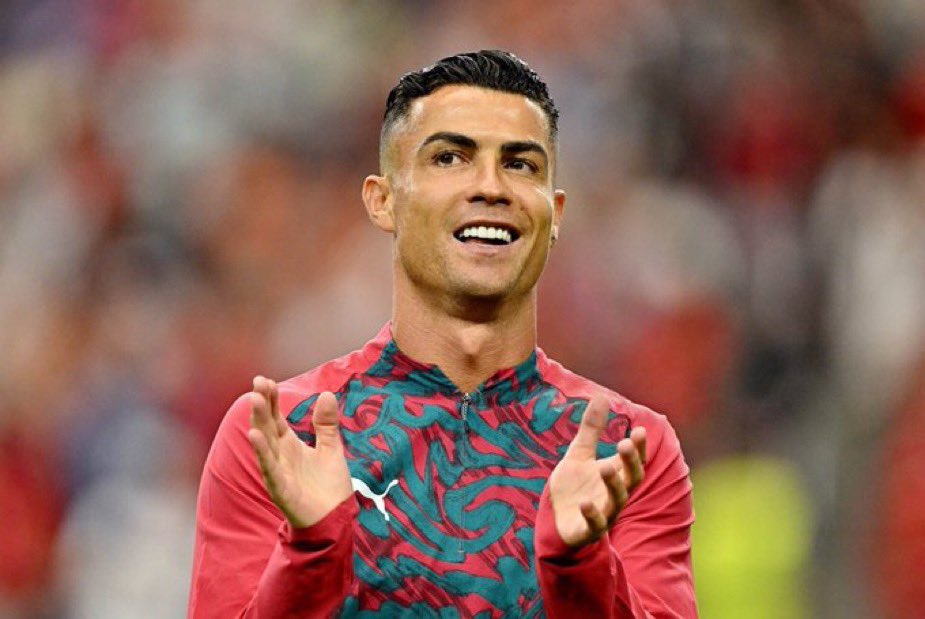 Walid____7's tweet photo. بالأمس وفي اليوم وفي الغد ، وحتى اخر لحظة في مسيرة ملك كرة القدم 👑🐐 

Viva Ronaldo https://t.co/wPZEUi7Duv