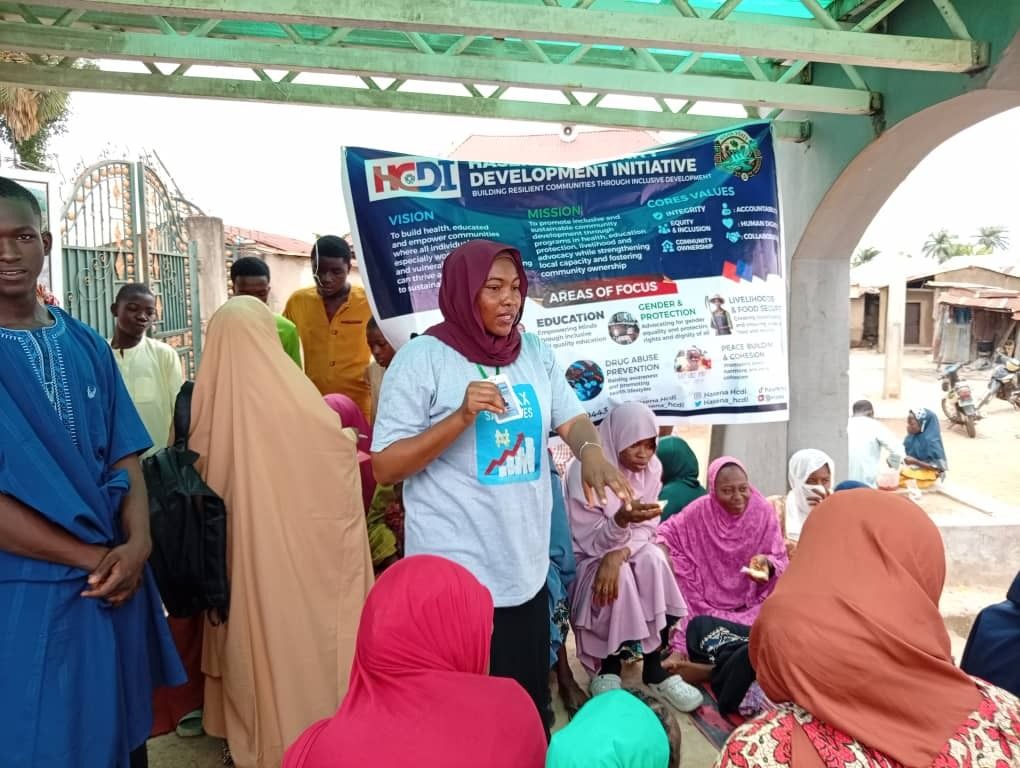 Hasena_hcdi's tweet photo. 🥤 Too much soda isn't as harmless as it seems!

HCDI visited Ungwan Masa, Bosso, to educate adolescents on the health effects of excessive sugary drinks and encourage healthier choices.

#HCDI #HealthyLifestyle #YouthHealth #Nutrition #HealthEducation #Wellness #Zobo #KunuZaki https://t.co/aHgE7kjqET