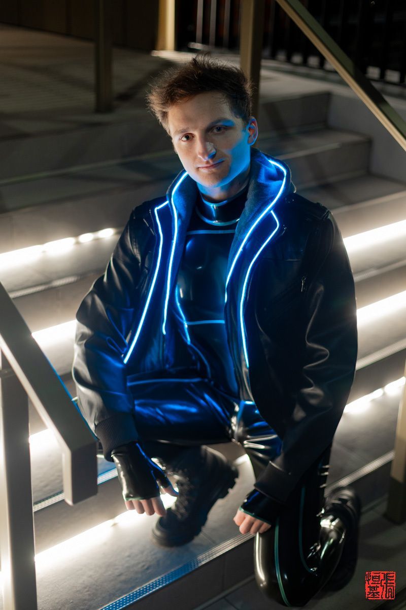 AitchKayCee's tweet photo. Cyberhacker in the City: Electric Style on the Streets w/ @L8xFij 

Click here to see more of these photos 
https://t.co/lzO8xPOxVV 

#cyberpunk #latex #latexbodysuit https://t.co/GKba40YMqs