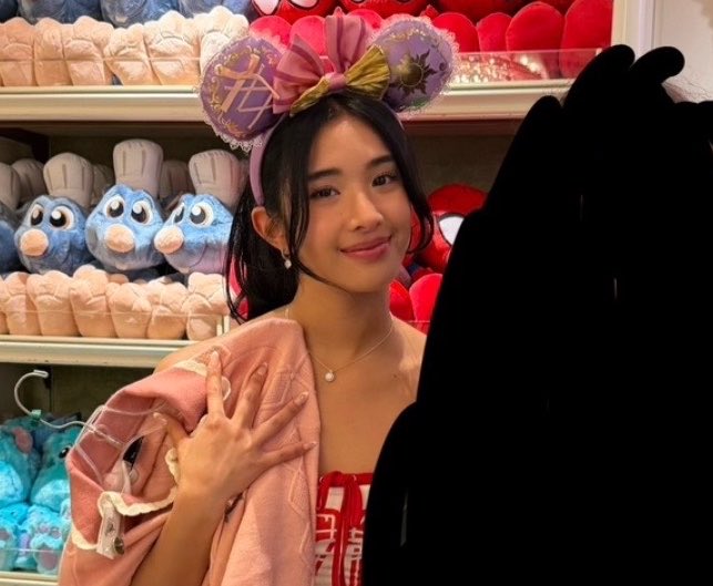 dailylaforteza's tweet photo. a disney princess in her natural habitat https://t.co/dgwbGpGURr