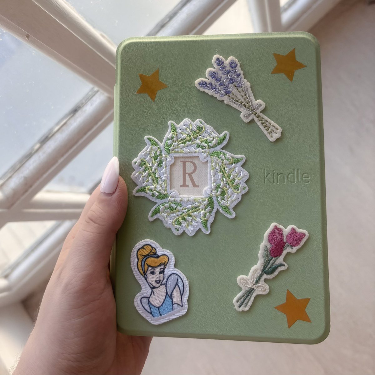dolcefrary's tweet photo. atualizei a carinha do meu kindle 🗯️🌷💗 https://t.co/oJKbcF4kbD
