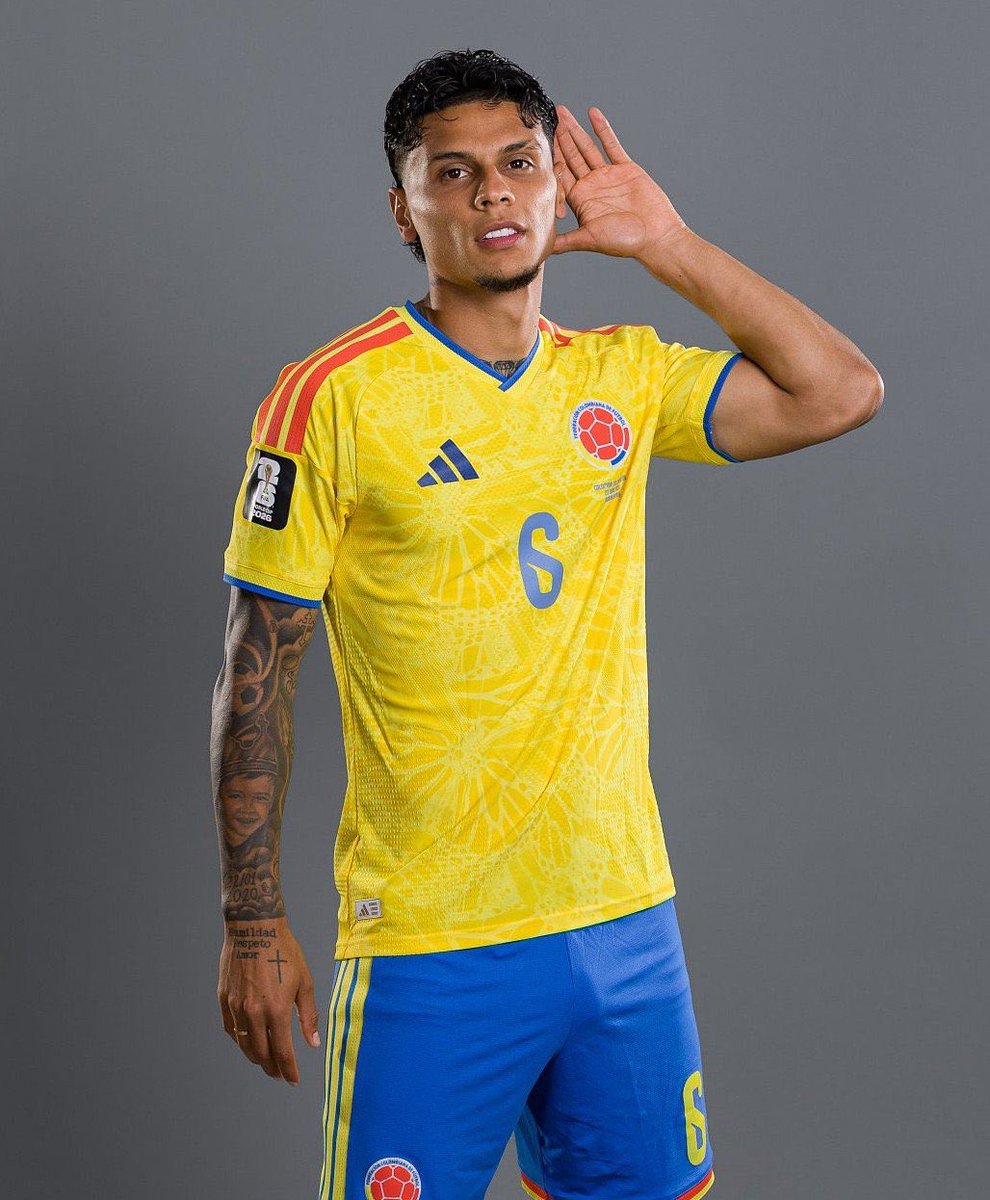 ANTODORIOS's tweet photo. JURO que além de beleza e uma pica grande e marcada sempre, ele entregue bons jogos https://t.co/CAN3ij9MNO
