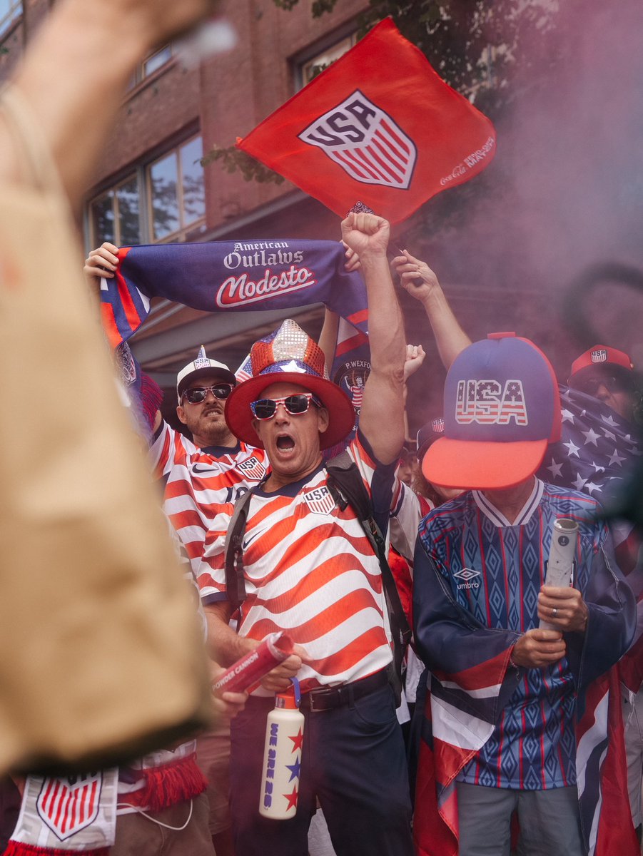 dubseatv's tweet photo. Seattle is preparing for what could be the largest event in city history as the United States takes on Belgium for the final World Cup match at Lumen Field 🌎🏆

City officials are expecting crowds of over 1,000,000 to pack out downtown, fan zones, restaurants, bars, and transit in the city, creating an event footprint that is expected surpass the Seahawks Super Bowl parade earlier this year

Are you heading downtown for the game or watching from home⁉️👀 #DUBSEA
