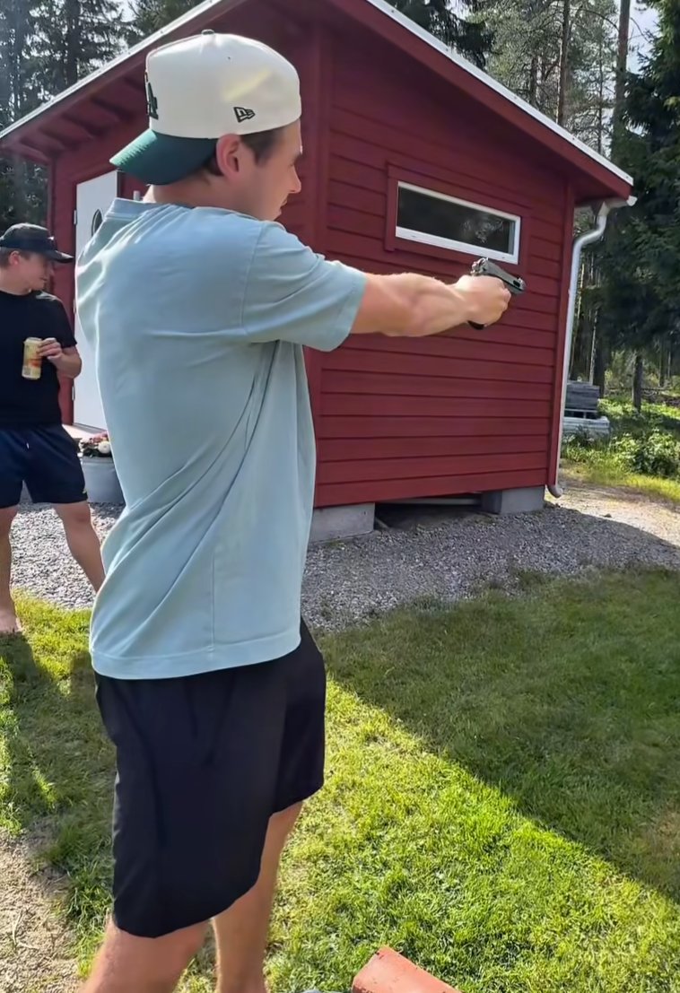 hoglandsko's tweet photo. Ready to post "elite sniper Linus Karlsson" a lot next season https://t.co/pAdwb2J2Fe