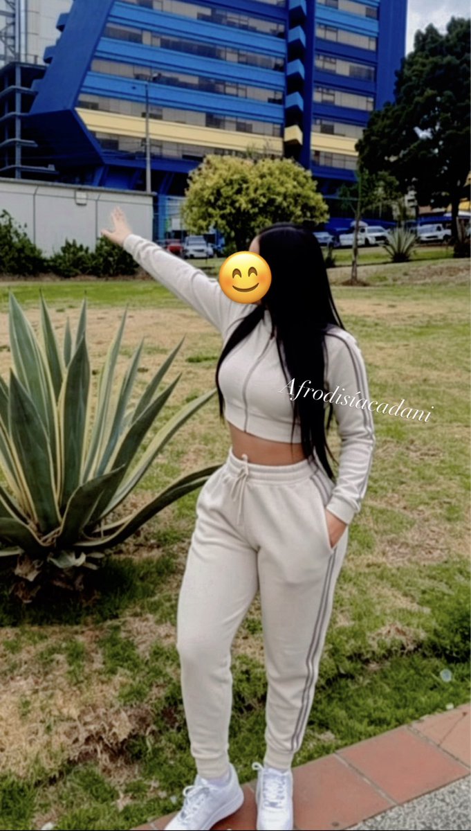 RosendoPerfbhd's tweet photo. Mi fin de publicar a esta mujer es que muchos hombres eviten ir a donde está víbora de paso que le cobra a las chicas que trabajan con ella le quita la mitad y le exigen tener tríos con el marido es una puta asquerosa tengo videos en donde está con el maridito https://t.co/DSnbugJfag