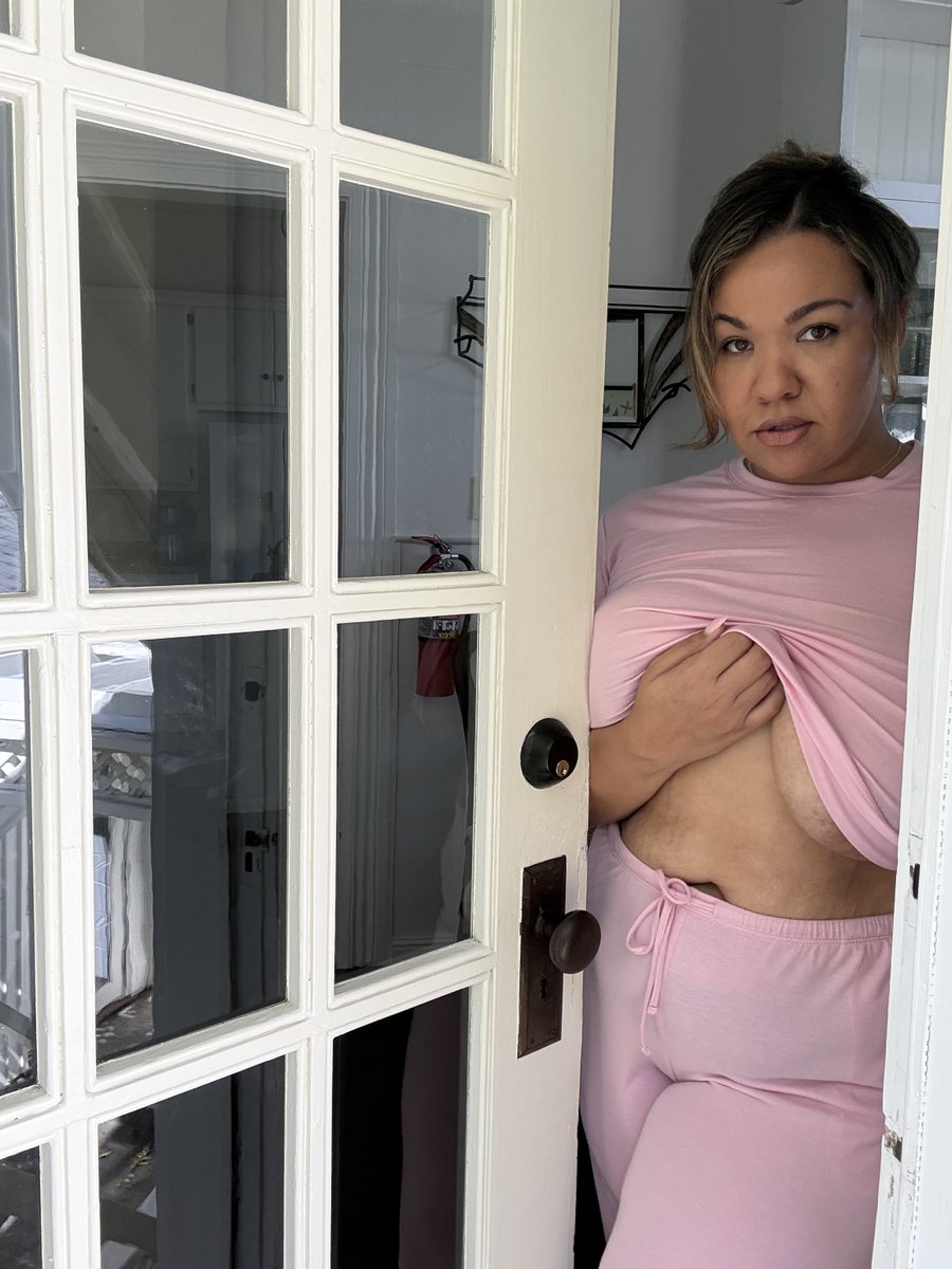 heatherhiicks's tweet photo. If uu tryna jrkkkk off, Like and RT this post and i’ll send you the nudie version 🥜 https://t.co/6RpRWwfyit