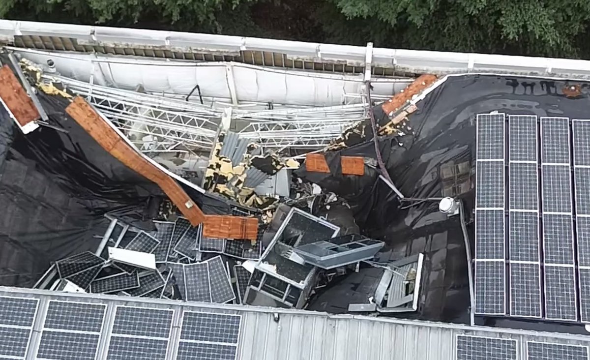 roccuweather's tweet photo. BJs roof collapse in Ocean Twp, NJ. https://t.co/TkEhigQ1xI