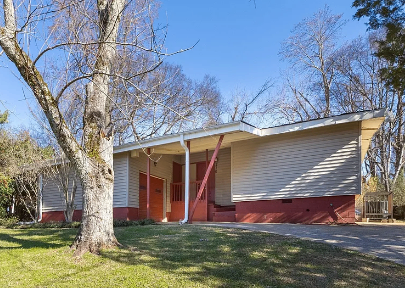 AREBrokers's tweet photo. 🚨 PRICE DROP! 🚀
Now $169,750! 
✨ 4 Bed/2 Bath | 1,452sf
✨ Sleek LVP Flooring
✨ Modern updated baths
✨ Fenced yard + patio! 🏡
Act fast: call today! 📞
What’s your favorite feature? 🏡✨
#RealEstate #NorthAlabama #PriceDrop #DreamHome https://t.co/ndQd2m6CWS