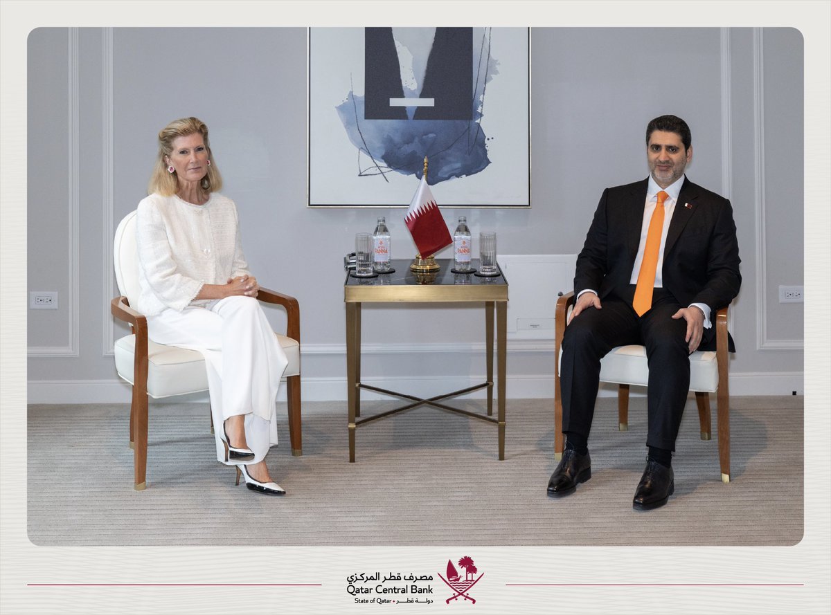 QCBQATAR's tweet photo. محافظ مصرف قطر المركزي يجتمع مع الرئيس التنفيذي لإدارة الأصول والثروات في مجموعة جيه بي مورغان
 
اجتمع سعادة الشيخ بندر بن محمد بن سعود آل ثاني، محافظ مصرف قطر المركزي رئيس مجلس إدارة جهاز قطر للاستثمار، مع السيدة ماري إردوس، الرئيس التنفيذي لإدارة الأصول والثروات في مجموعة جيه بي مورغان، وذلك خلال الزيارة التي قام بها إلى نيويورك بالولايات المتحدة الأمريكية.
جرى خلال الاجتماع استعراض أبرز التطورات المالية والاستثمارية العالمية.
#مصرف_قطر_المركزي