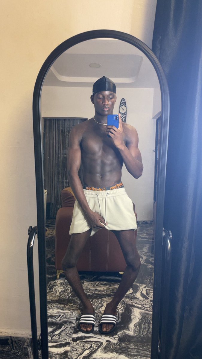 __CD2's tweet photo. Don't stop posting on social media.

Baddy Before Twitter           Vs             Now🤯 https://t.co/JfkumKP4Ea