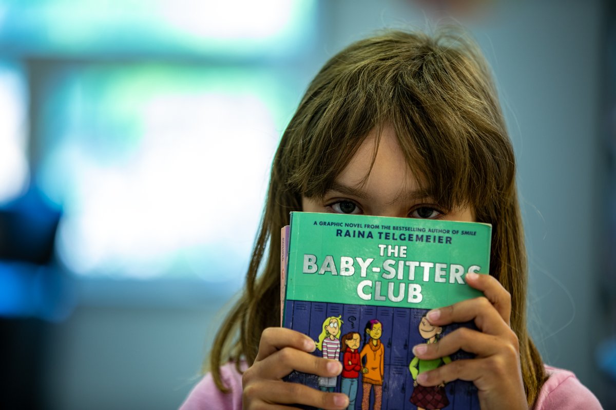 CAPLibraries's tweet photo. From small towns to large cities, libraries play an important role in communities across Alberta.They connect people with information and experiences, making them valued spaces for learning and belonging.

Learn more at https://t.co/0SmAR0KmbS https://t.co/qOMZm7UwfX