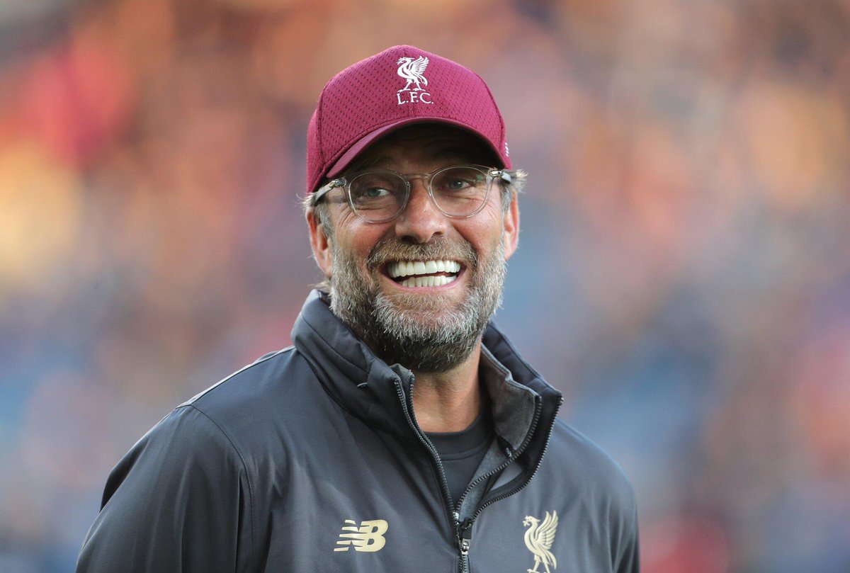 HGSSPOR's tweet photo. Soru: Geçtiğimiz sezon Şampiyonlar Liginde sizi en çok şaşırtan kulüp hangisiydi 

Jurgen Klopp🗣️:
“Öncelikle Liverpool’un bu kadar transfer yapıp final oynamaması beni şaşırtmıştı. Galatasaray’a iki defa kaybettiler. Galatasaray beni bu sene çok şaşırttı diyebilirim. Liverpool ile oynadıkları 3 maçı da izledim. Özellikle İstanbulda oynanan maçlarda harika bir atmosfer vardı. Televizyonun sesini kıstığımı hatırlıyorum, mükemmel ambiyanstı. Daha önce bu türde atmosferde hiç bulunmadım sanırım. Sonrasında Van Dijk ve Mo Salah ile konuştuğumda bana kulaklarının ağrıdığını ve maçta birbirlerini ile kesinlikle iletişim kuramadığını söylediler. Bir gün İstanbul’a gelip Galatasaray stadında maç izlemek isterim. “