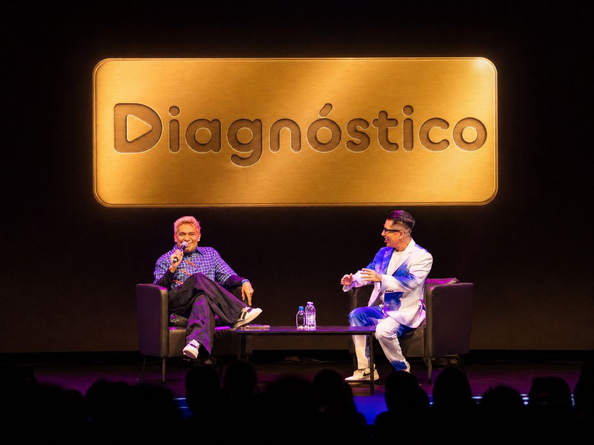MrDoctorOficial's tweet photo. 🔥Muchas gracias a todos por acompañarme el pasado 2 de julio en el Lunario del Auditorio Nacional. ✨

🧠 Aún no lo proceso del todo pero sé que todo mundo se divirtió. 😂 

🙏🏻 Gracias a @ucroniamx | @neuma_mx | @_spoilr  | @torpecillo_ | @Gloriadepie | @doctora_sensual, a mi familia, amigos y pareja 🩷