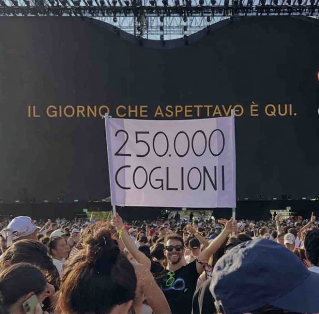 spillaresemper's tweet photo. Ma no ragazzi era così il cartellone https://t.co/tgEGfgMWIw