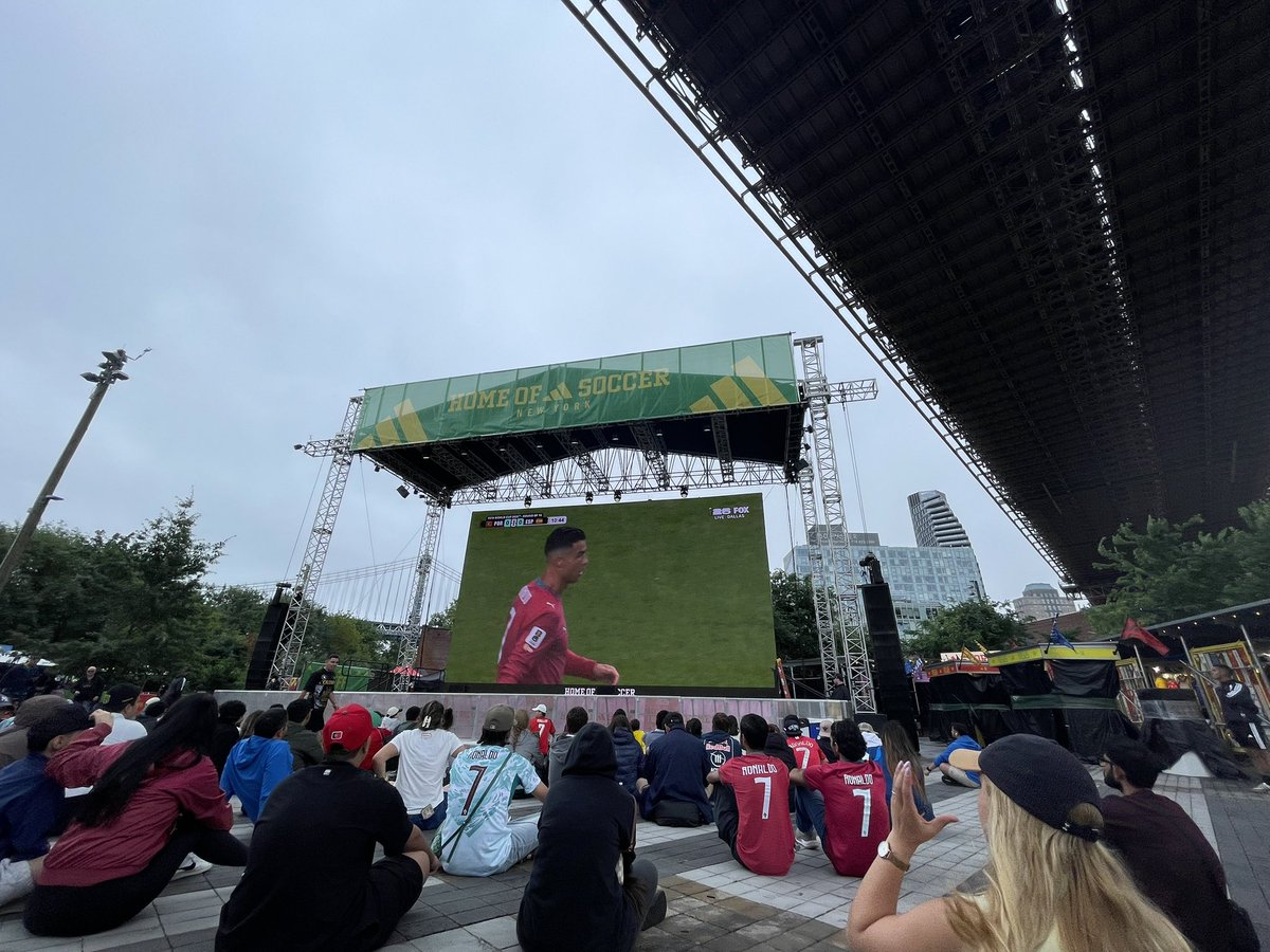Tepstar201's tweet photo. ポルトガル🇵🇹vスペイン🇪🇸をブルックリン・ブリッジ・パークにて観戦👍
#FIFAWorldCup2026 #PORESP https://t.co/iZcEjTKM0M